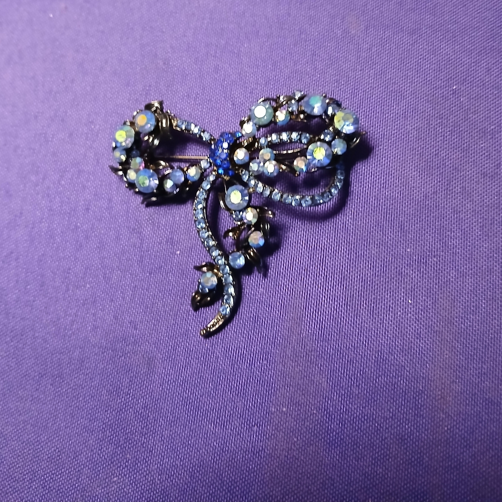 Blue Crystal Bow Brooch - Women's Jewelry - Picture 4 of 4